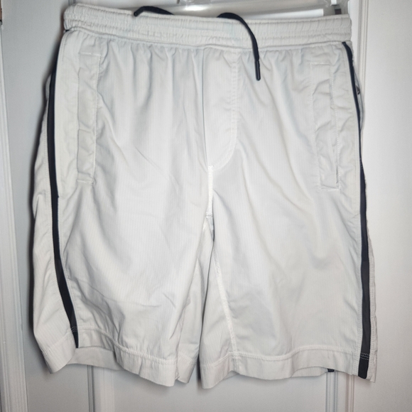 Lululemon PACE BREAKER 9" white Shorts with Black Mesh Trim - Picture 1 of 5